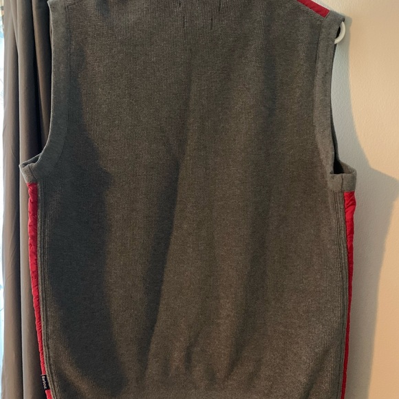 Barbour Essential Gilet Quilted Vest Size M Red Gray Snap Closure - Picture 6 of 6